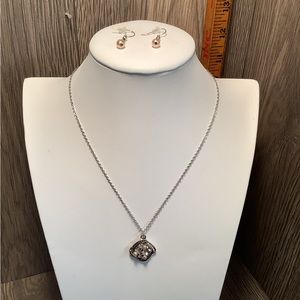 Necklace & earring set